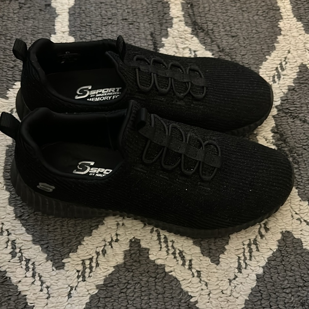 Skechers size 6.5